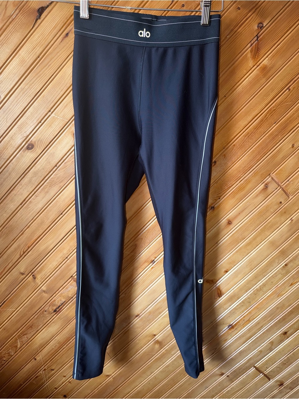 ALO Yoga Black Leggings with White Contrast Piping